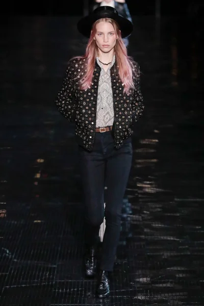 Look 19